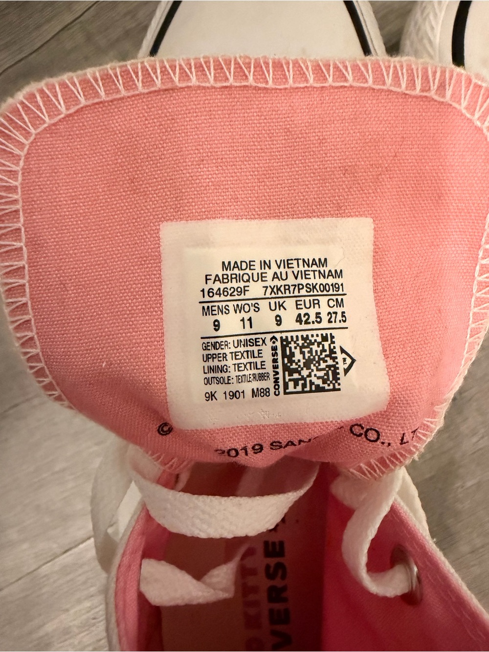 Hello Kitty Converse - Picture 4 of 4